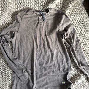 Vuori Men's Long Sleeve Henley Shirt